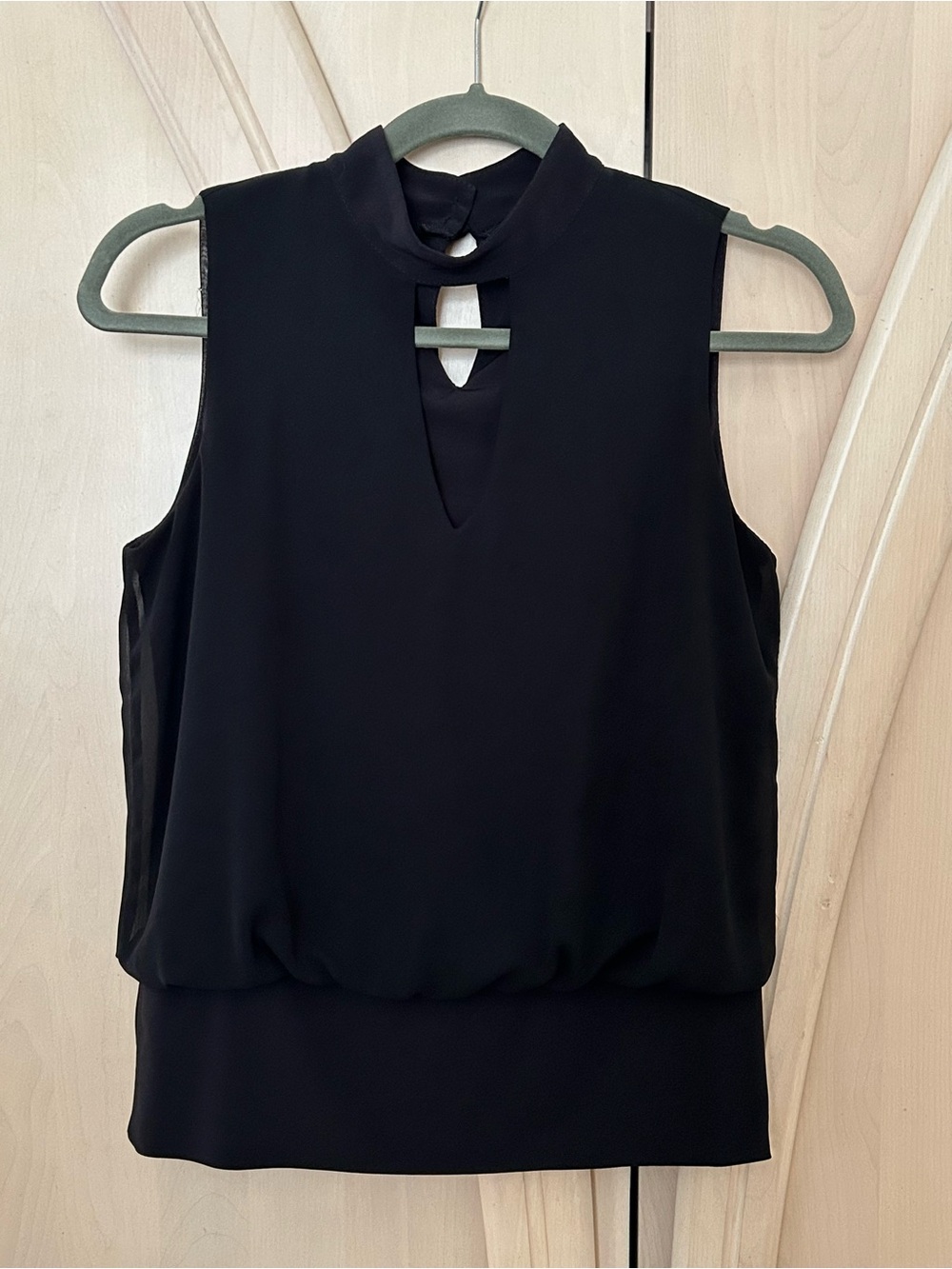 Chic Sleeveless Black Keyhole Blouse